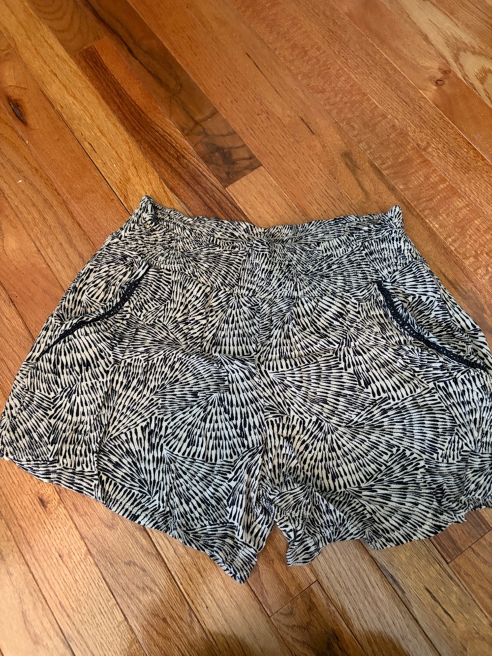 Women's Black & White Patterned Pull-On Shorts
